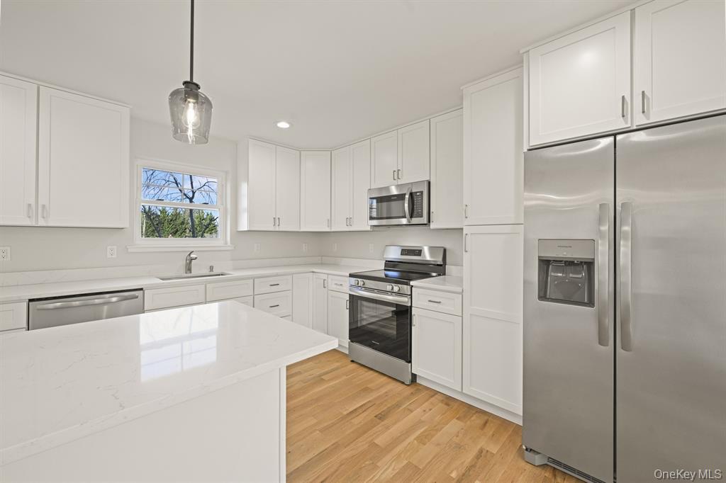 #3 photo, 4 Forest Avenue, サフォーク郡 Port Jefferson Station , NY 11776