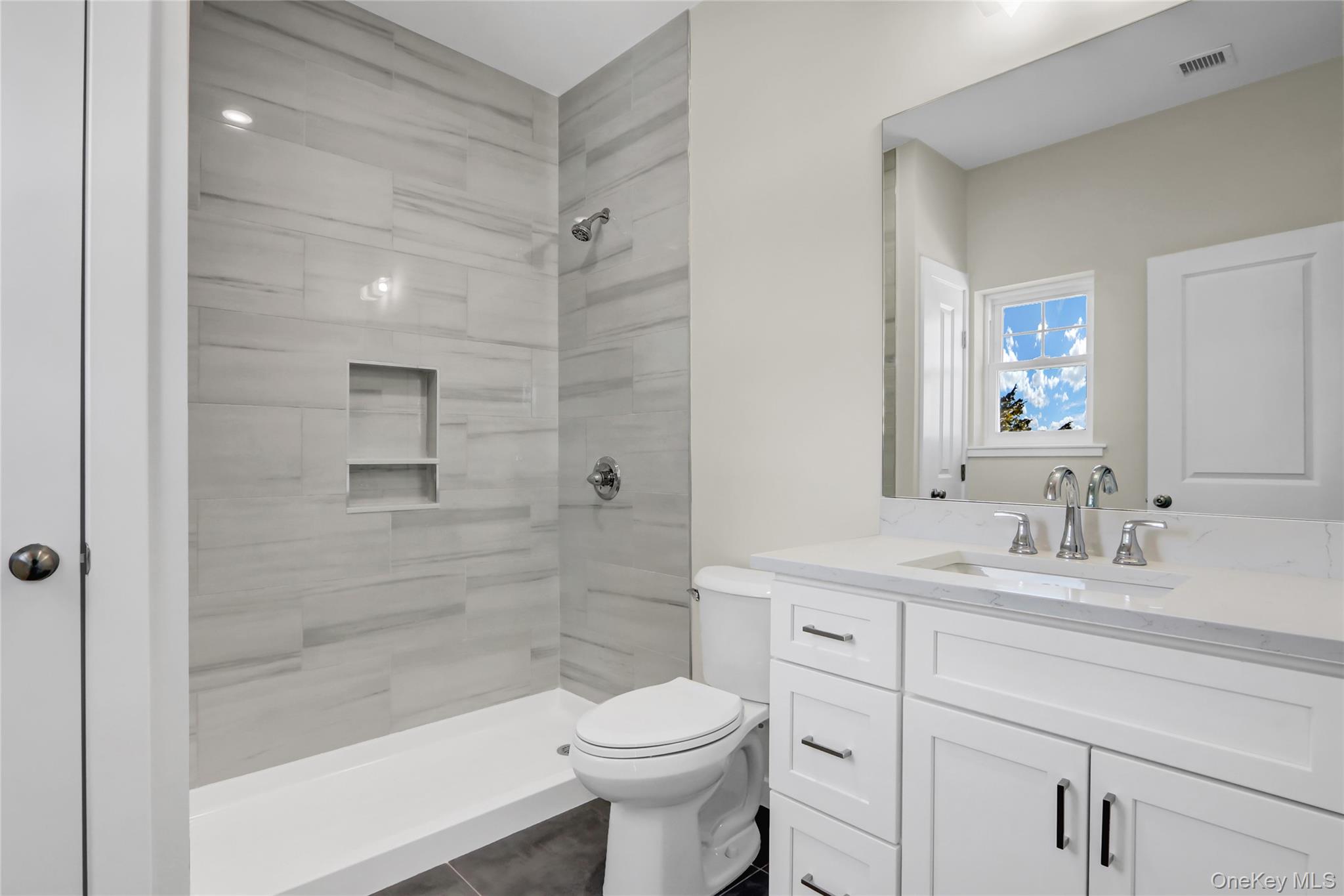 #8 photo, 4 Forest Avenue, サフォーク郡 Port Jefferson Station , NY 11776