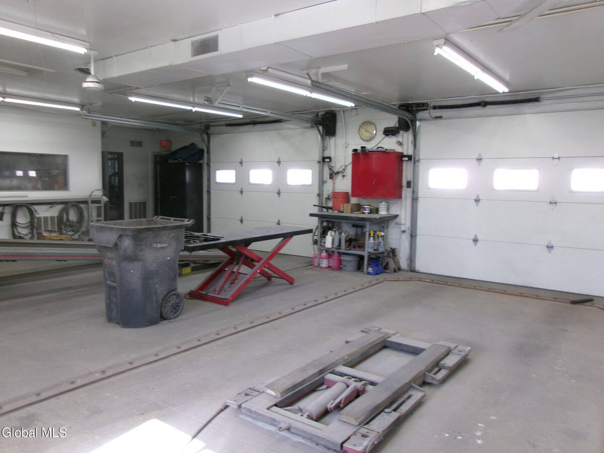 #19 photo, 2127 Central Avenue, Colonie , NY 12304