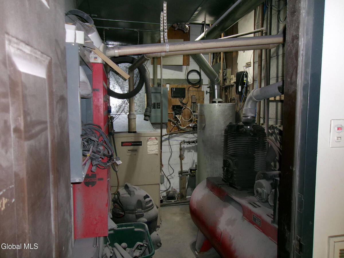 #21 photo, 2127 Central Avenue, Colonie , NY 12304