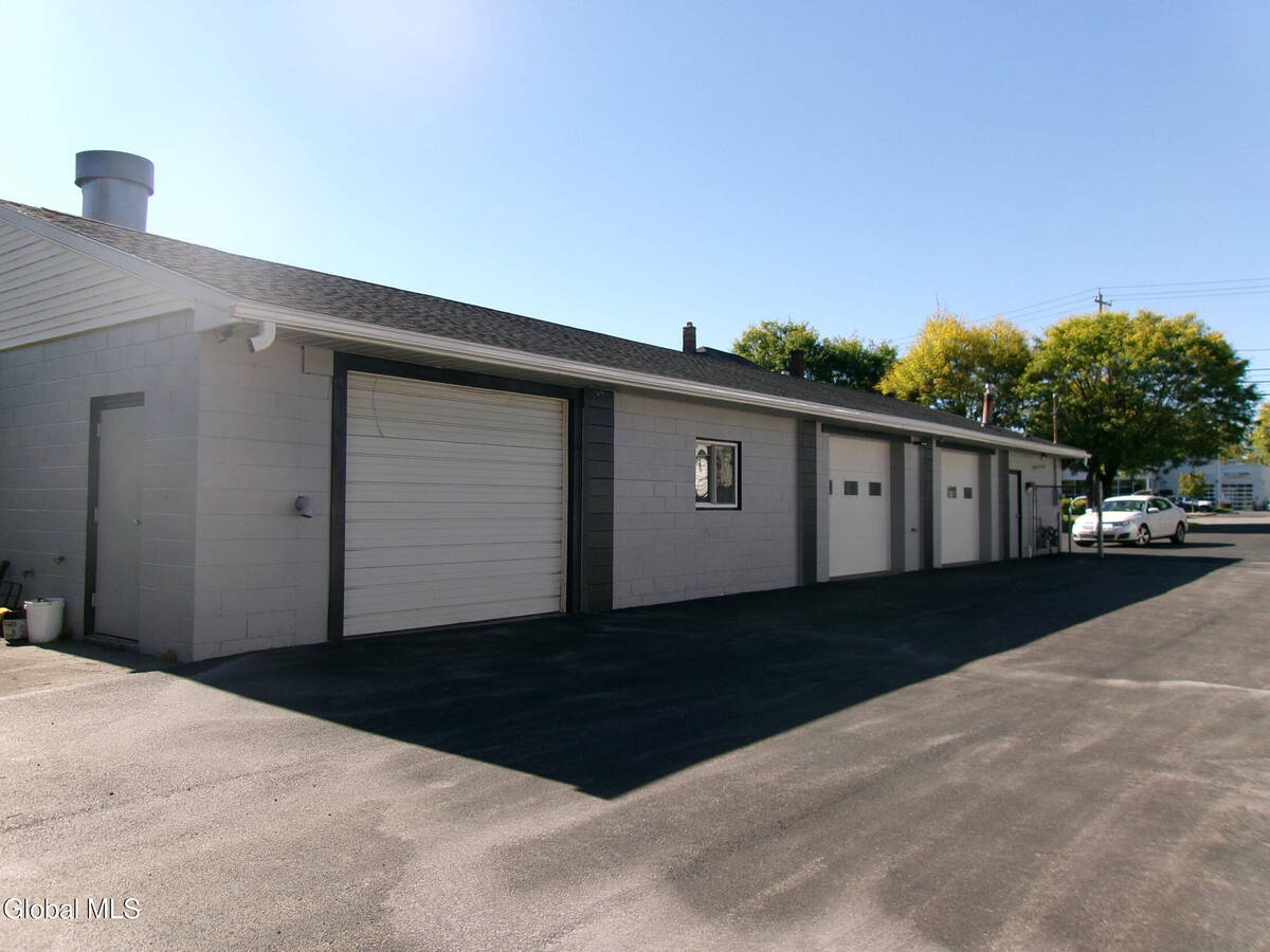 #7 photo, 2127 Central Avenue, Colonie , NY 12304