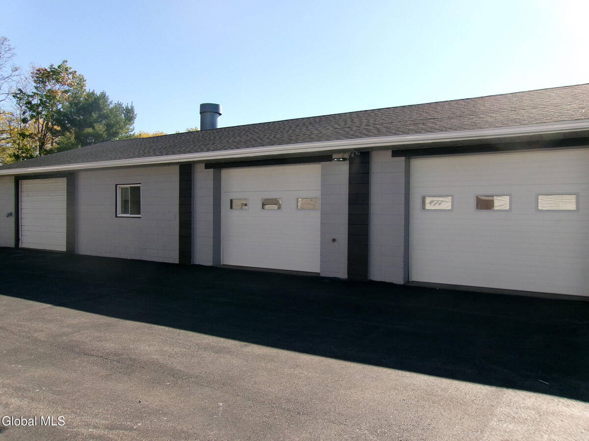 #8 photo, 2127 Central Avenue, Colonie , NY 12304