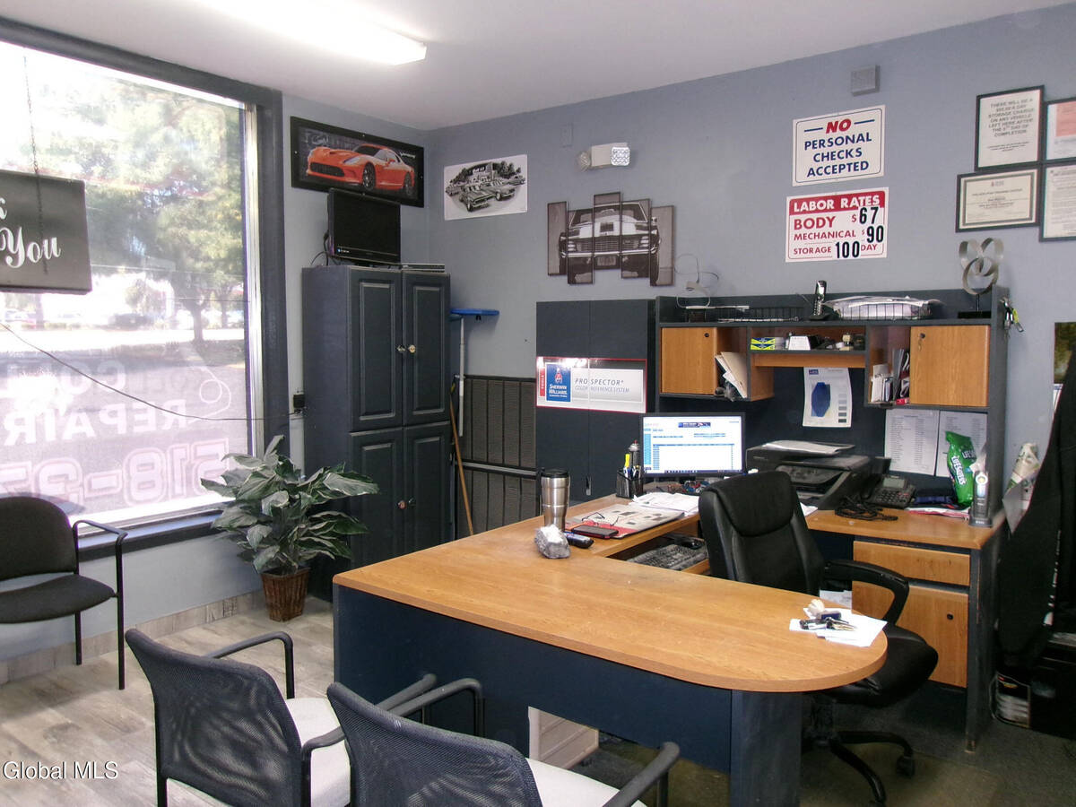 #9 photo, 2127 Central Avenue, Colonie , NY 12304