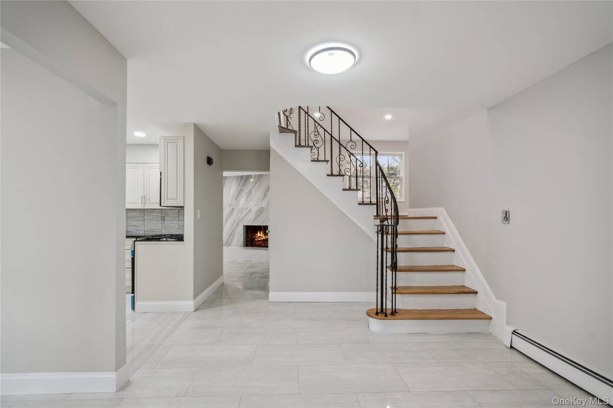 #2 photo, 36 Pinewood Drive, サフォーク郡 Commack , NY 11725