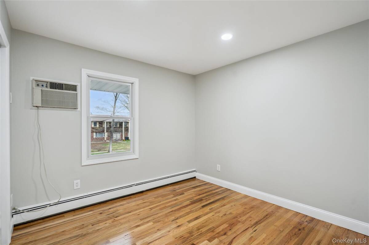 #24 photo, 36 Pinewood Drive, サフォーク郡 Commack , NY 11725