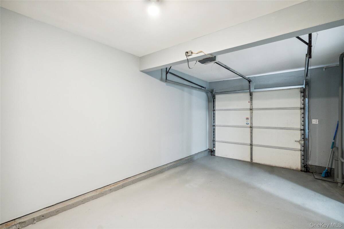 #28 photo, 36 Pinewood Drive, サフォーク郡 Commack , NY 11725