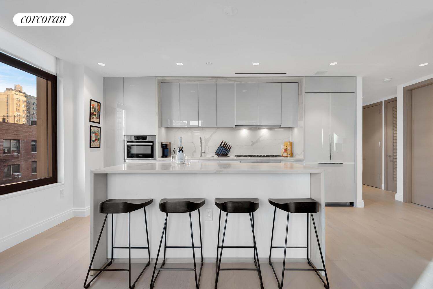 #1 photo, 212 W 95TH Street, マンハッタン Upper West Side , NY 10025