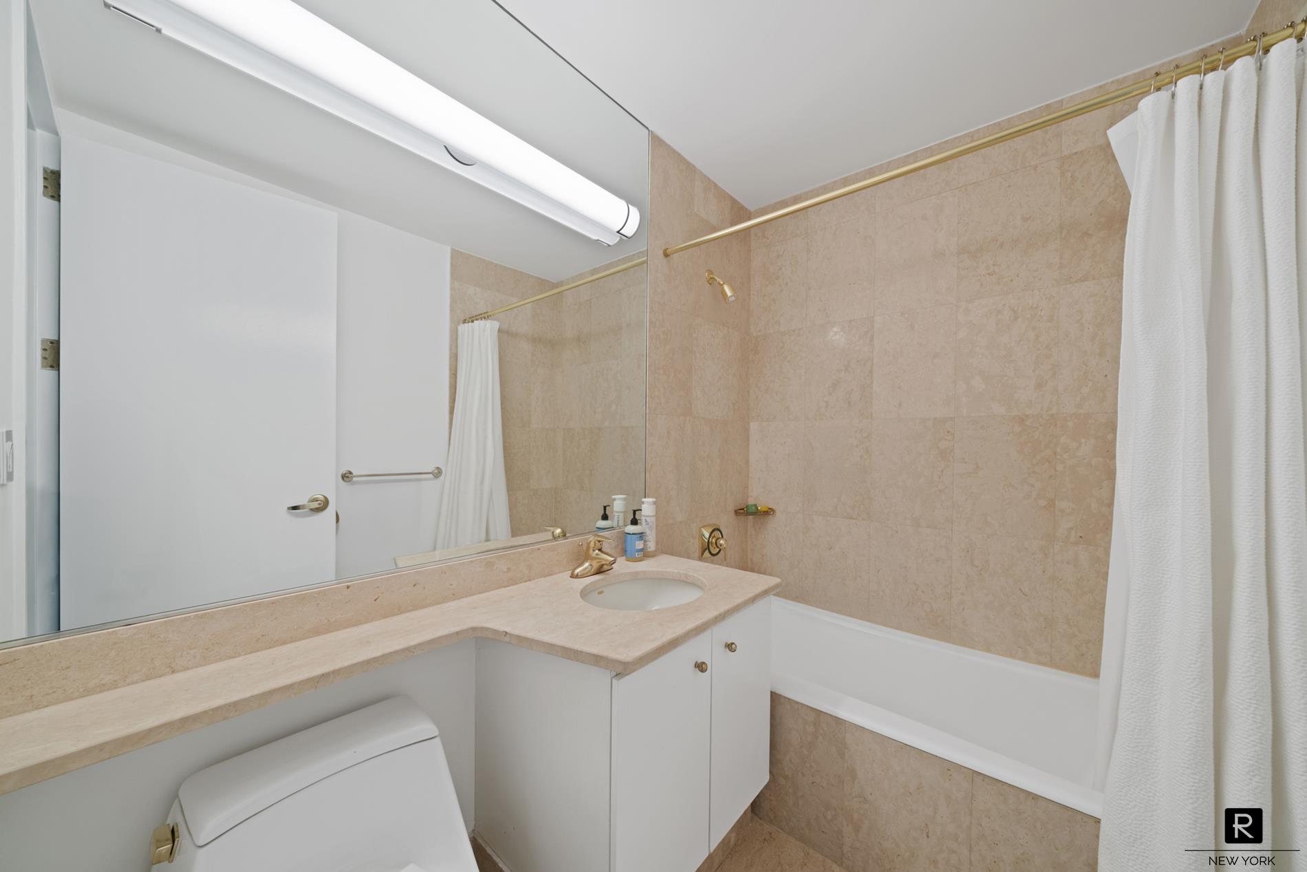 #9 photo, 1965 Broadway, マンハッタン Lincoln Square , NY 10023