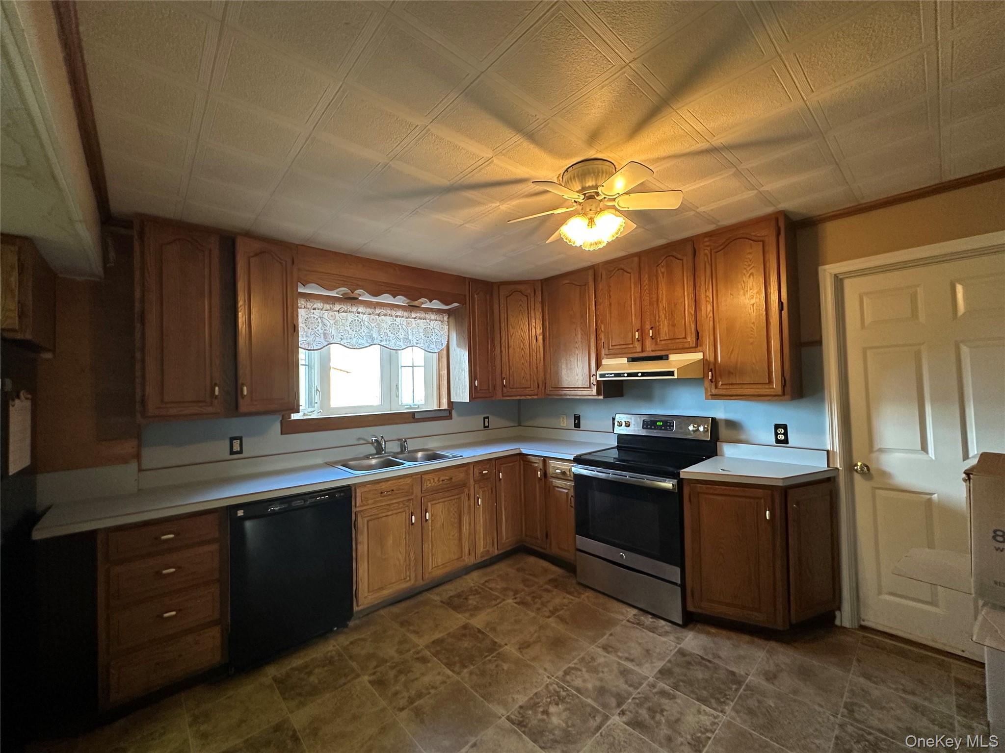 #8 photo, 172 Main Street, Gardiner , NY 12525