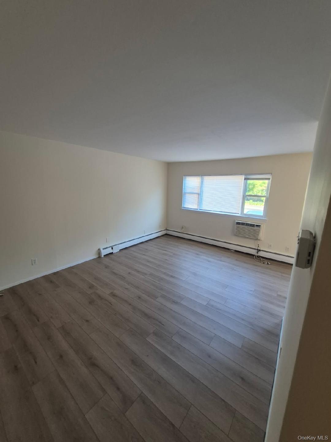 #5 photo, 58 S Clinton Avenue, サフォーク郡 Bay Shore , NY 11706