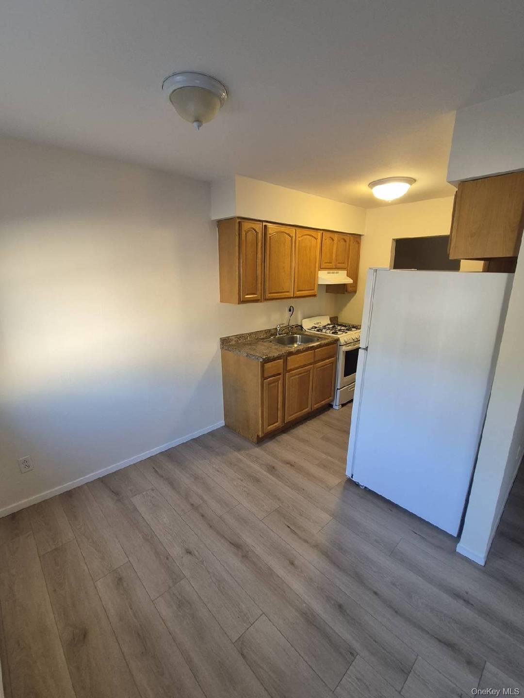 #7 photo, 58 S Clinton Avenue, サフォーク郡 Bay Shore , NY 11706