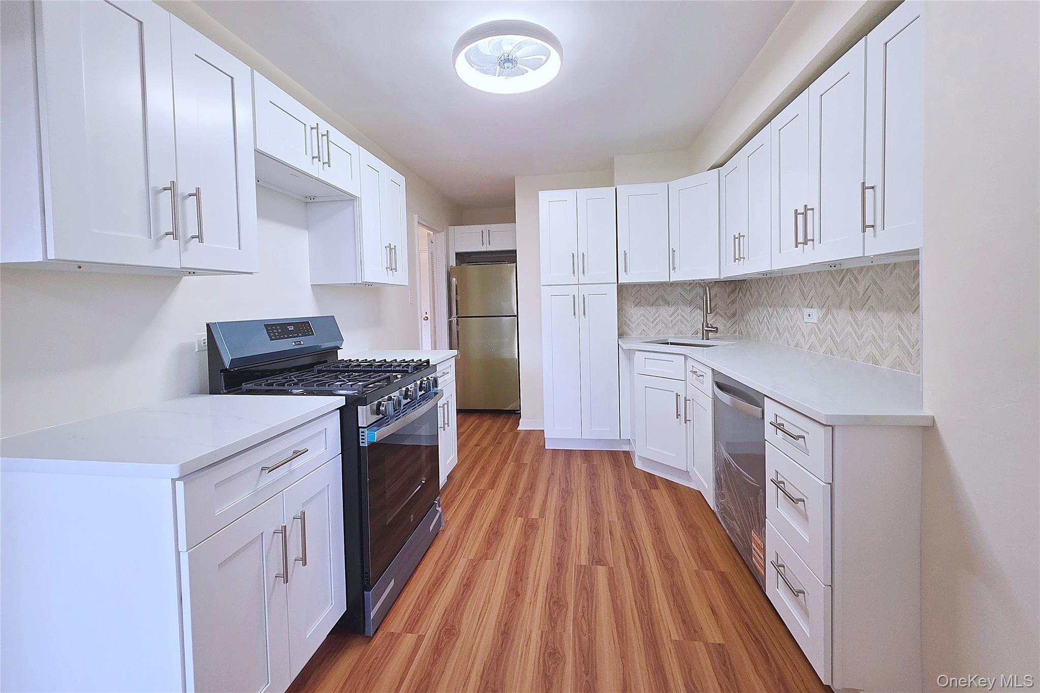 #8 photo, 212-30 23rd Ave, クイーンズ区 Bayside , NY 11360