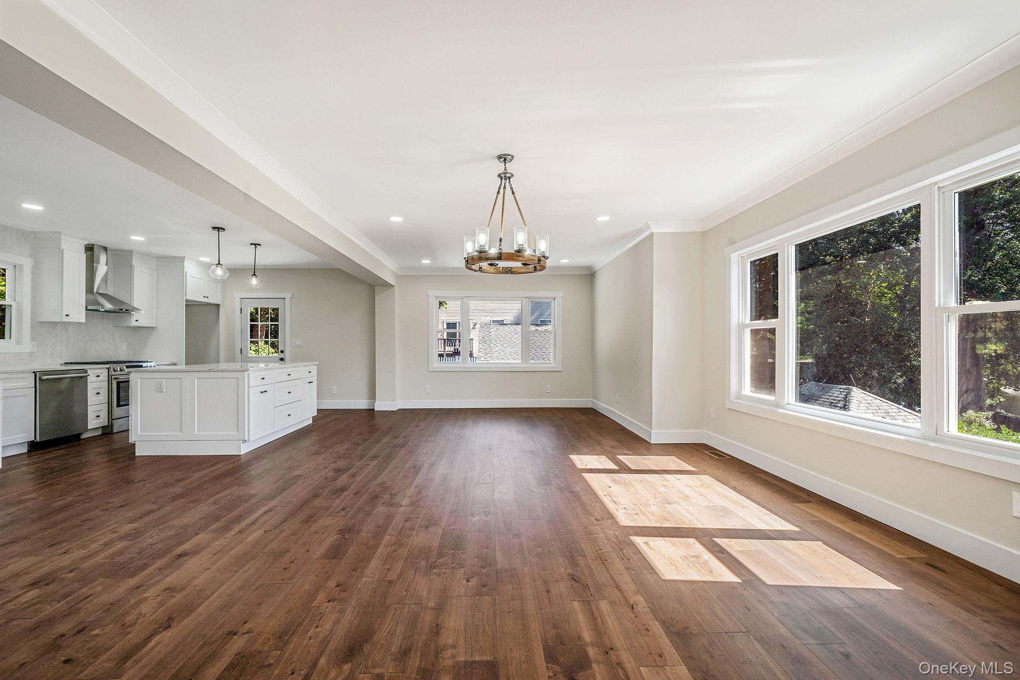 #13 photo, 47 Carlton Avenue, ナッソー郡 Port Washington , NY 11050