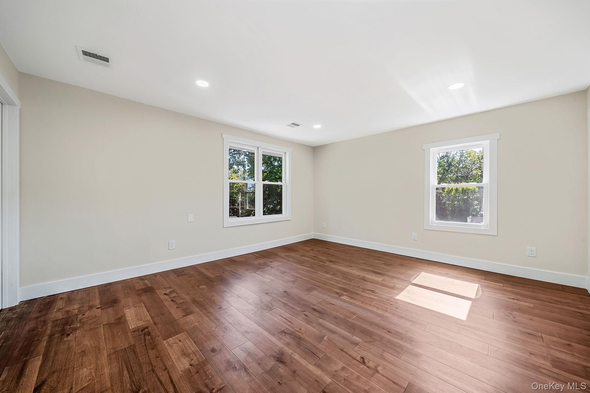 #17 photo, 47 Carlton Avenue, ナッソー郡 Port Washington , NY 11050