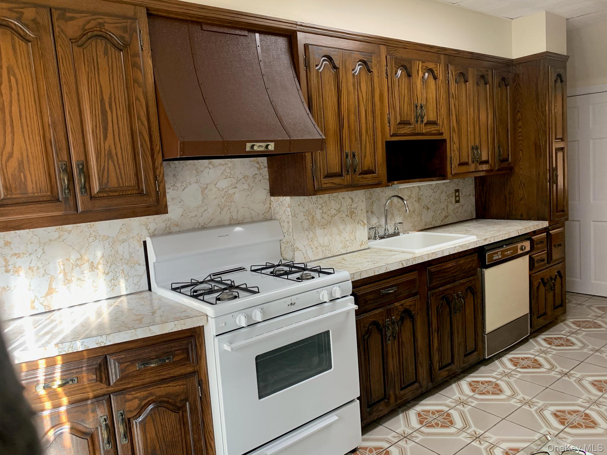 #2 photo, 7704 85th Street, クイーンズ区 Glendale , NY 11385