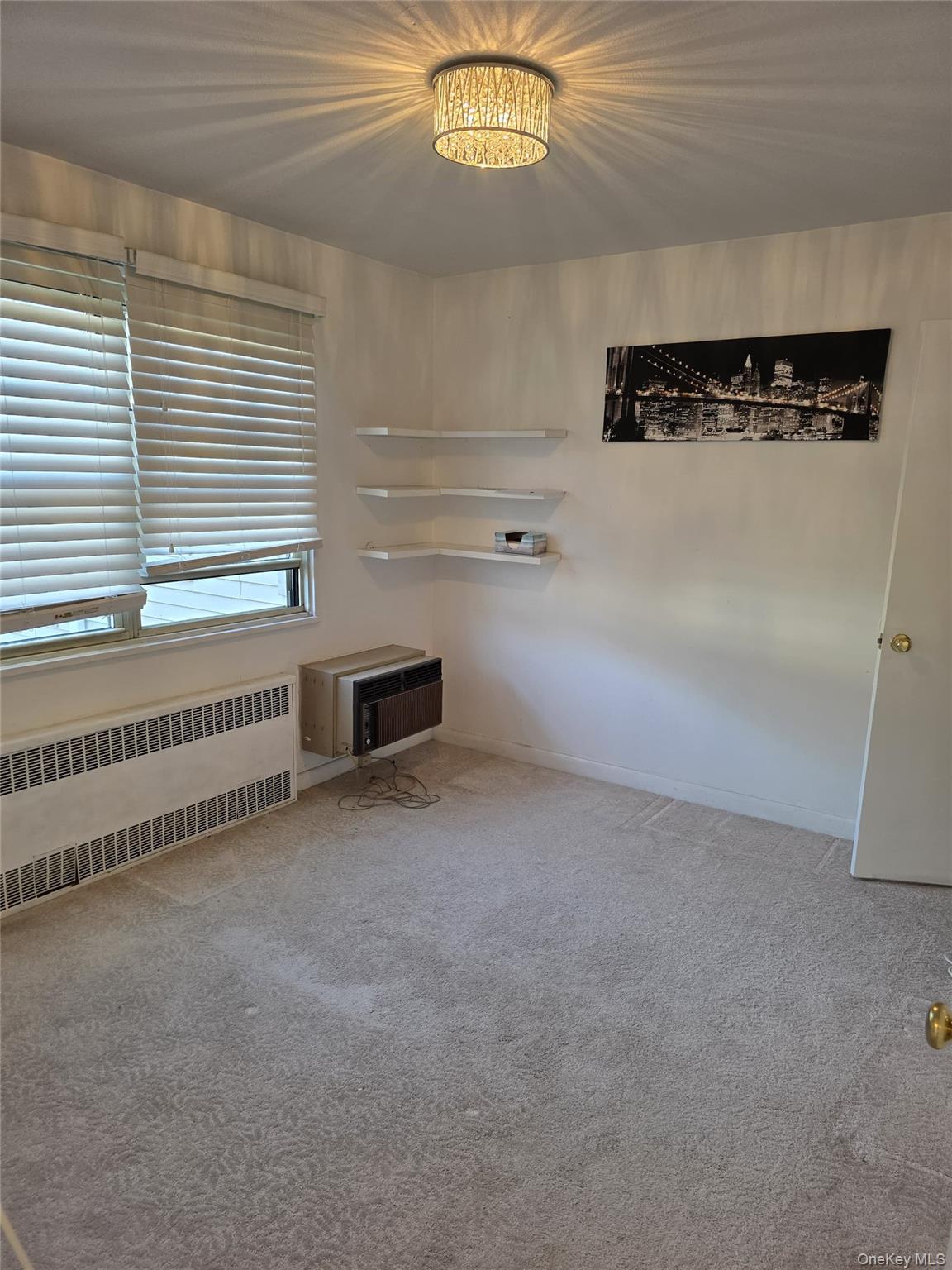 #1 photo, 324 Post Avenue, ナッソー郡 Westbury , NY 11580