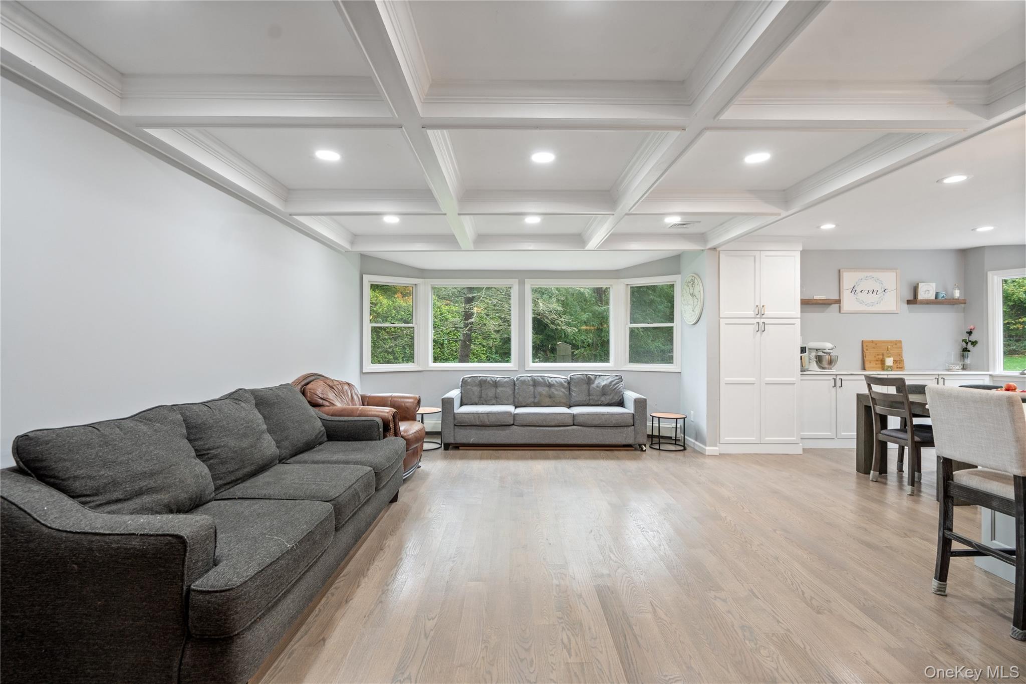 #19 photo, 14 S Hollow Road, Dix Hills , NY 11746