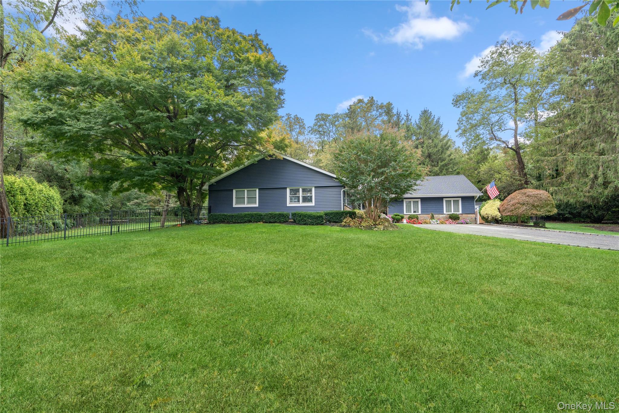#2 photo, 14 S Hollow Road, Dix Hills , NY 11746