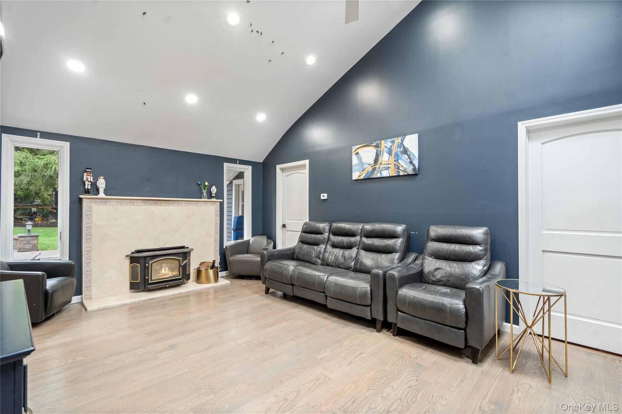 #7 photo, 14 S Hollow Road, Dix Hills , NY 11746