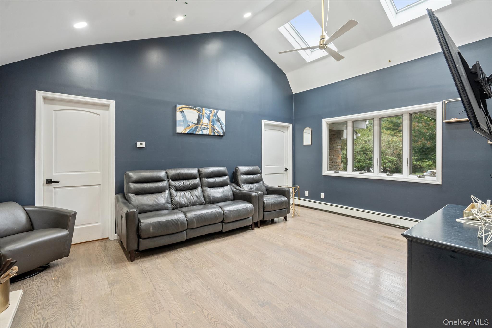 #8 photo, 14 S Hollow Road, Dix Hills , NY 11746