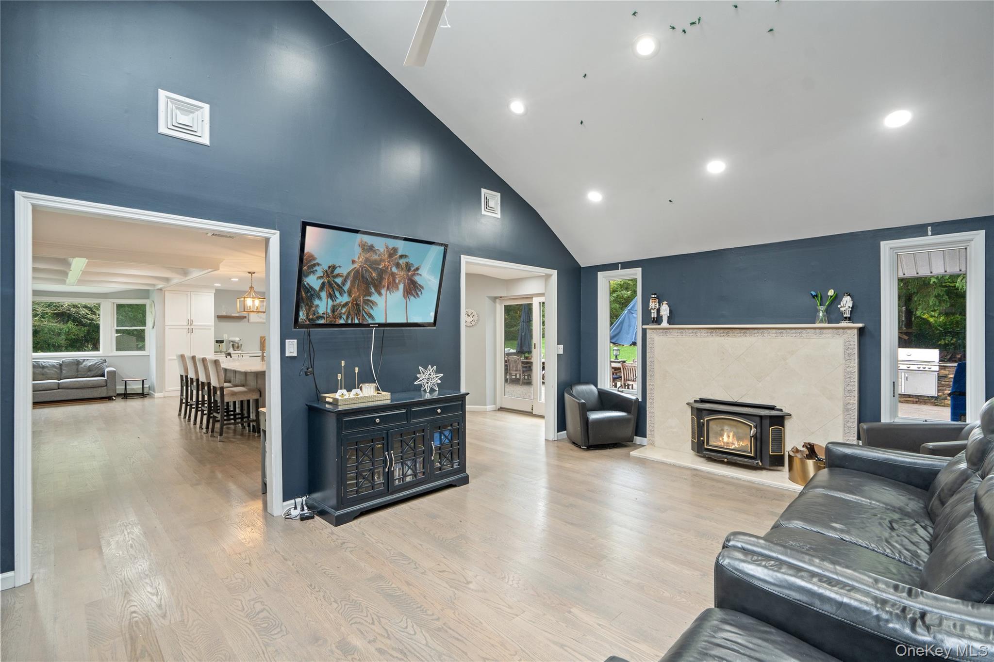 #9 photo, 14 S Hollow Road, Dix Hills , NY 11746