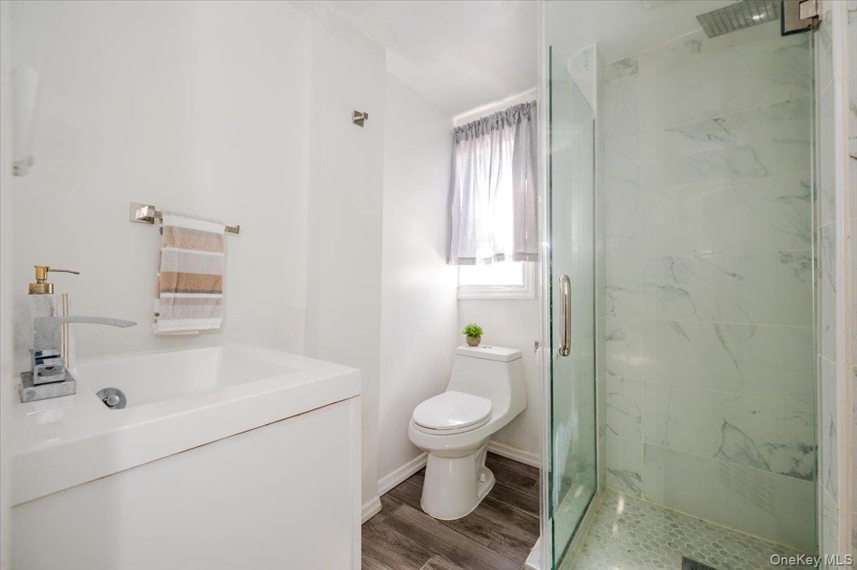 #12 photo, 1563 Marshall Street, ナッソー郡 Elmont , NY 11003