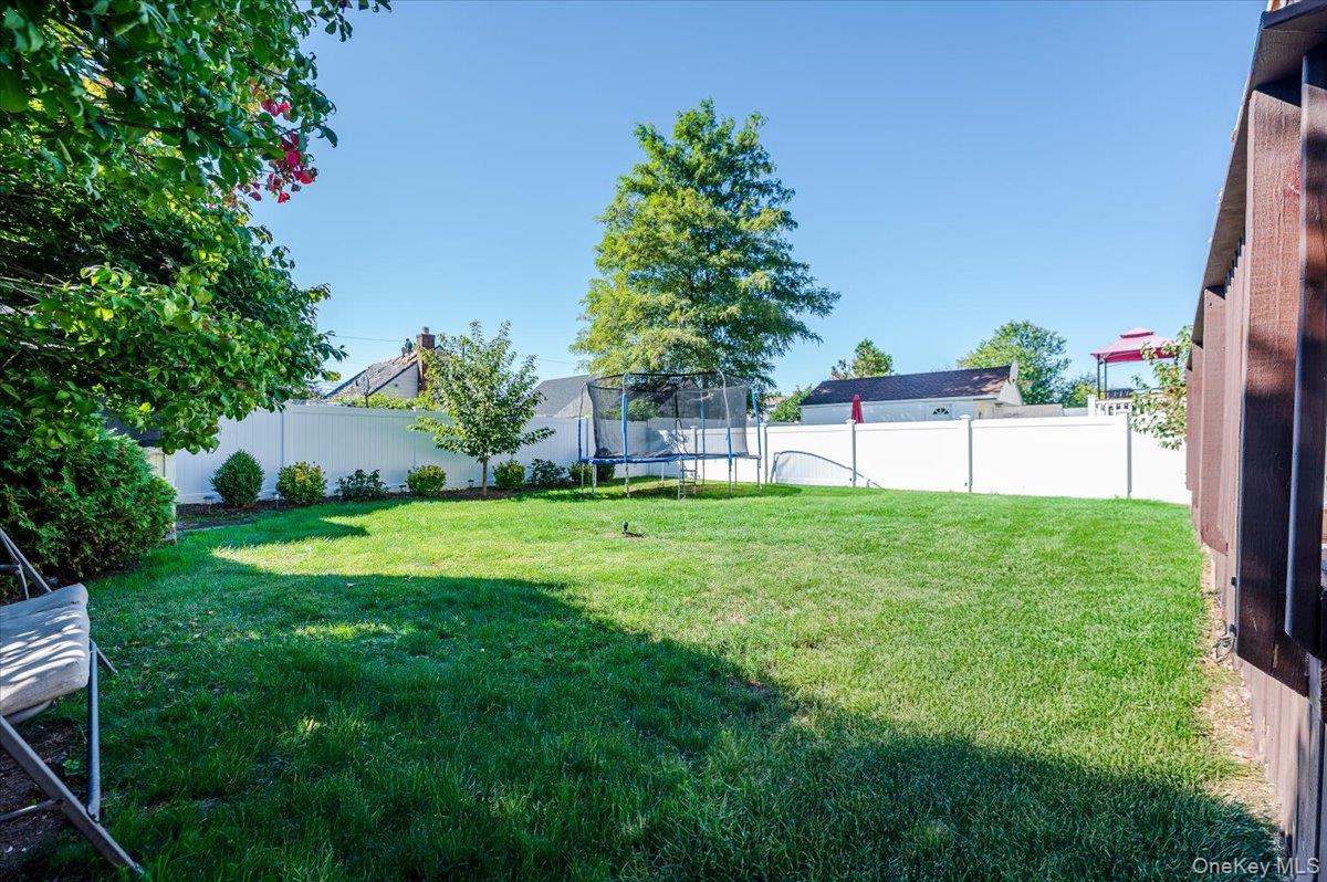 #19 photo, 1563 Marshall Street, ナッソー郡 Elmont , NY 11003