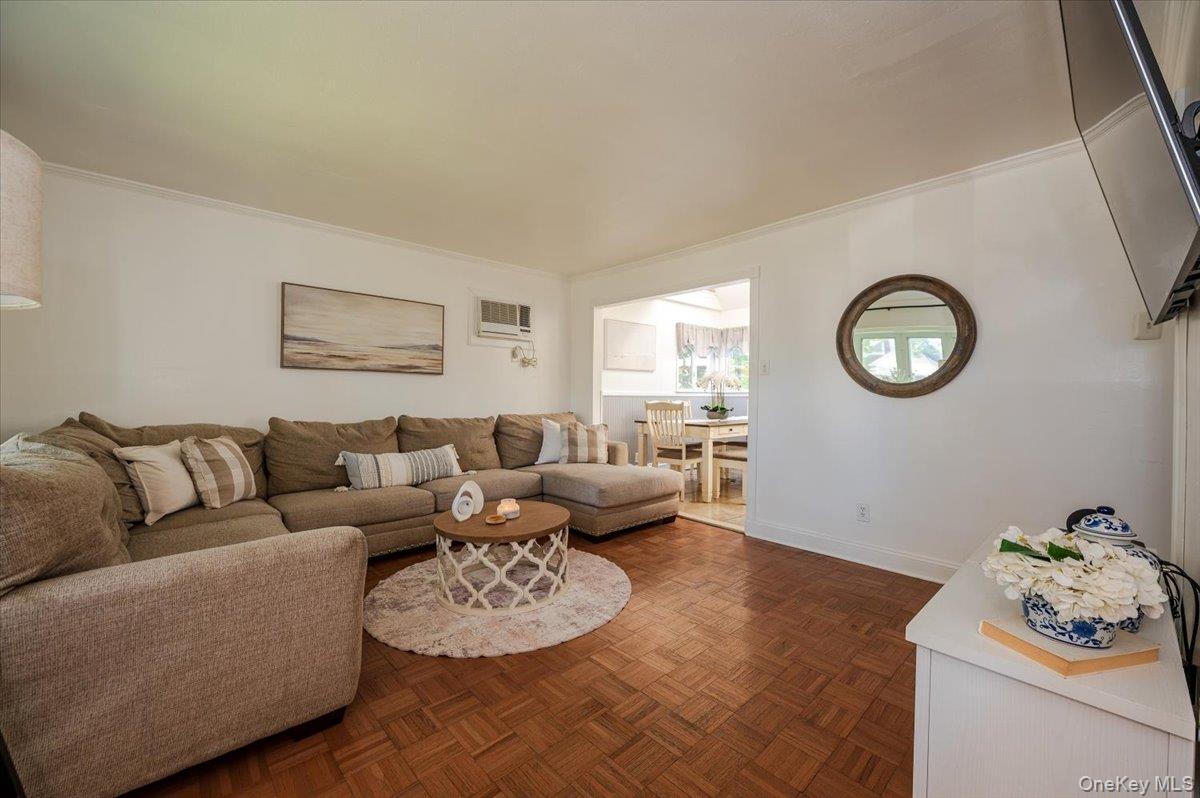 #2 photo, 1563 Marshall Street, ナッソー郡 Elmont , NY 11003