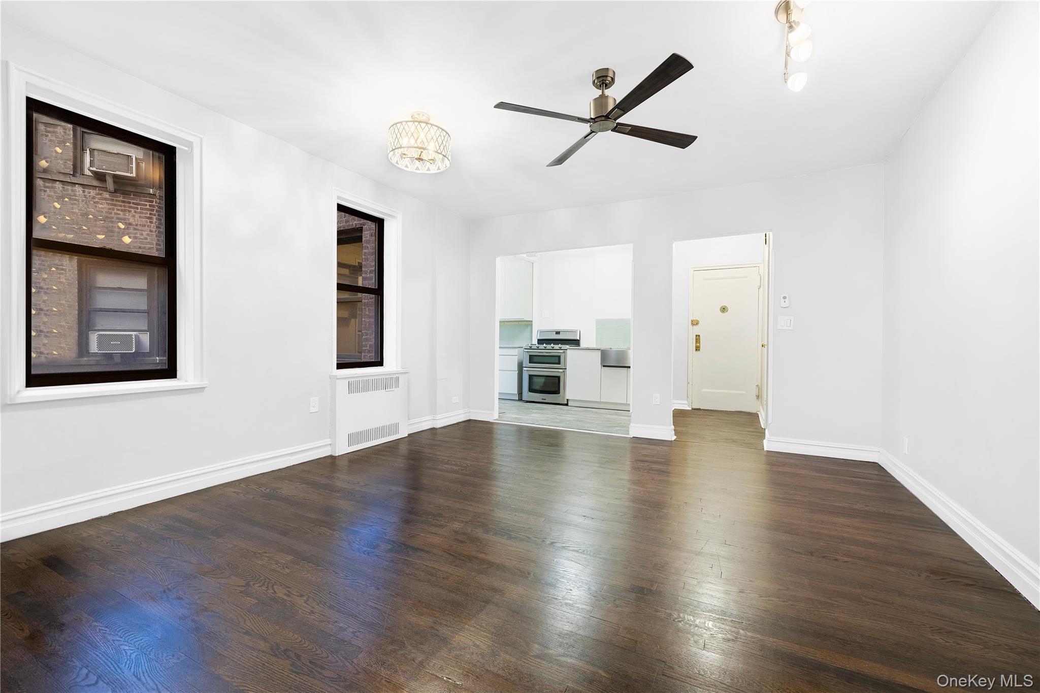 #8 photo, 860 Grand Concourse, ブロンクス区 Bronx , NY 10451