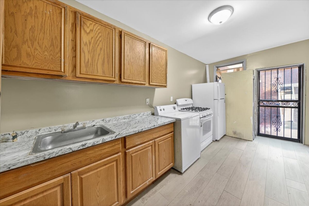 #10 photo, 350 E 169TH Street, ブロンクス区 Concourse Village , NY 10456