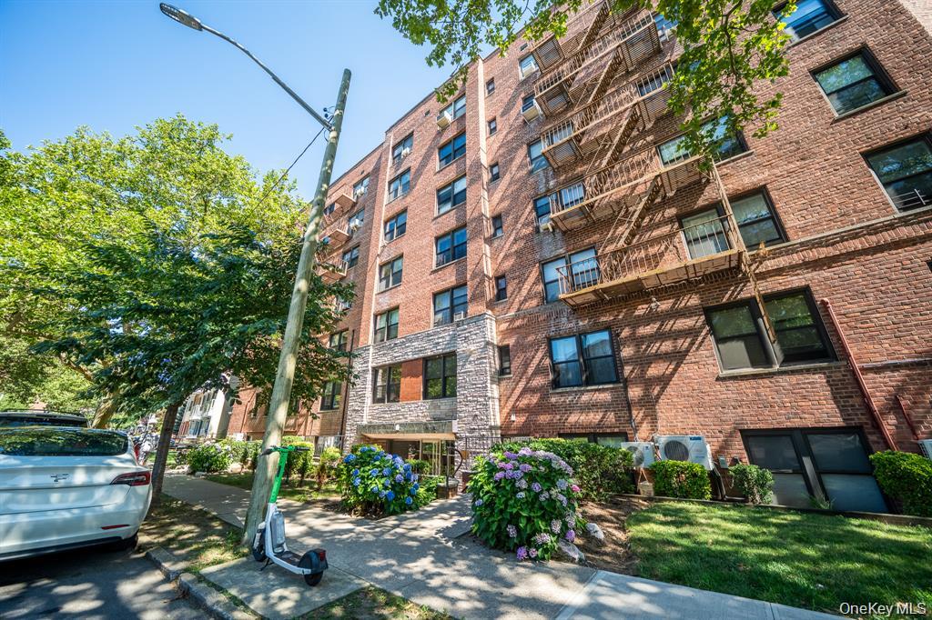 #1 photo, 141-30 84 Road, クイーンズ区 Briarwood , NY 11435