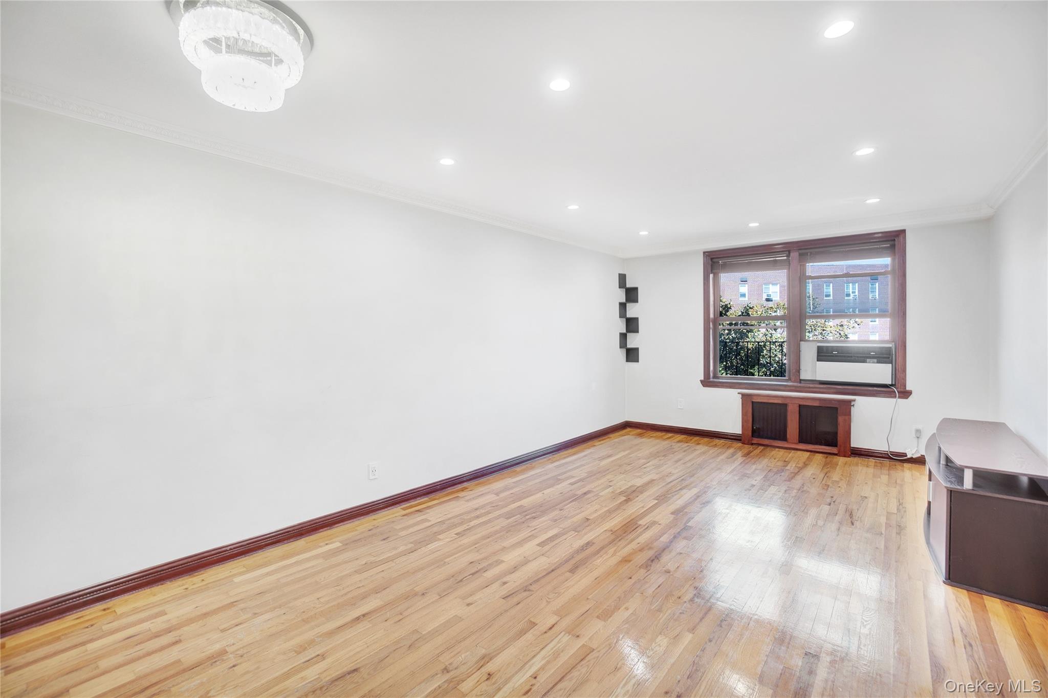 #2 photo, 141-30 84 Road, クイーンズ区 Briarwood , NY 11435