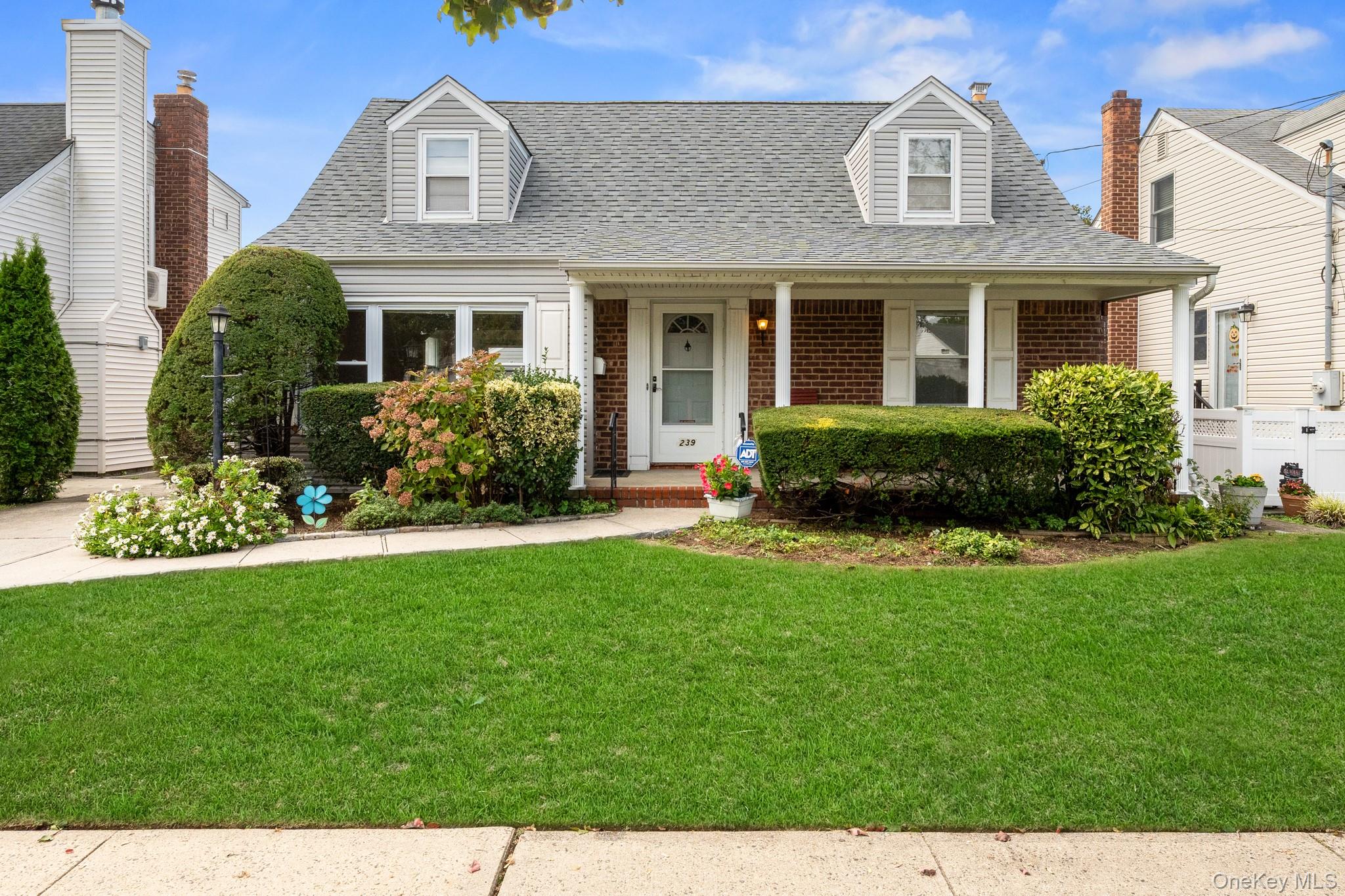 #1 photo, 239 White Road, ナッソー郡 Mineola , NY 11501