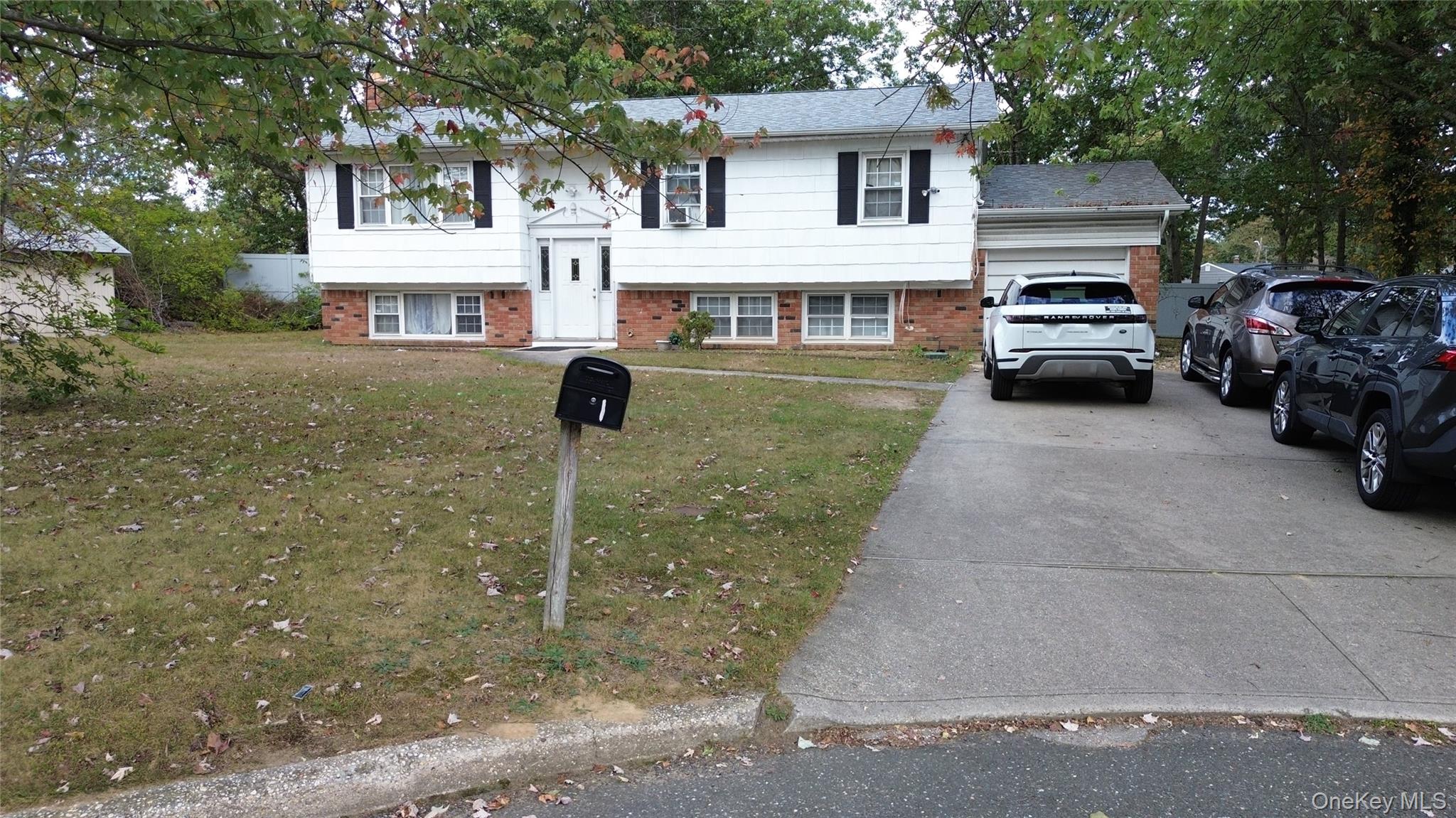 #1 photo, 1 Revlon Court, サフォーク郡 Holtsville , NY 11742