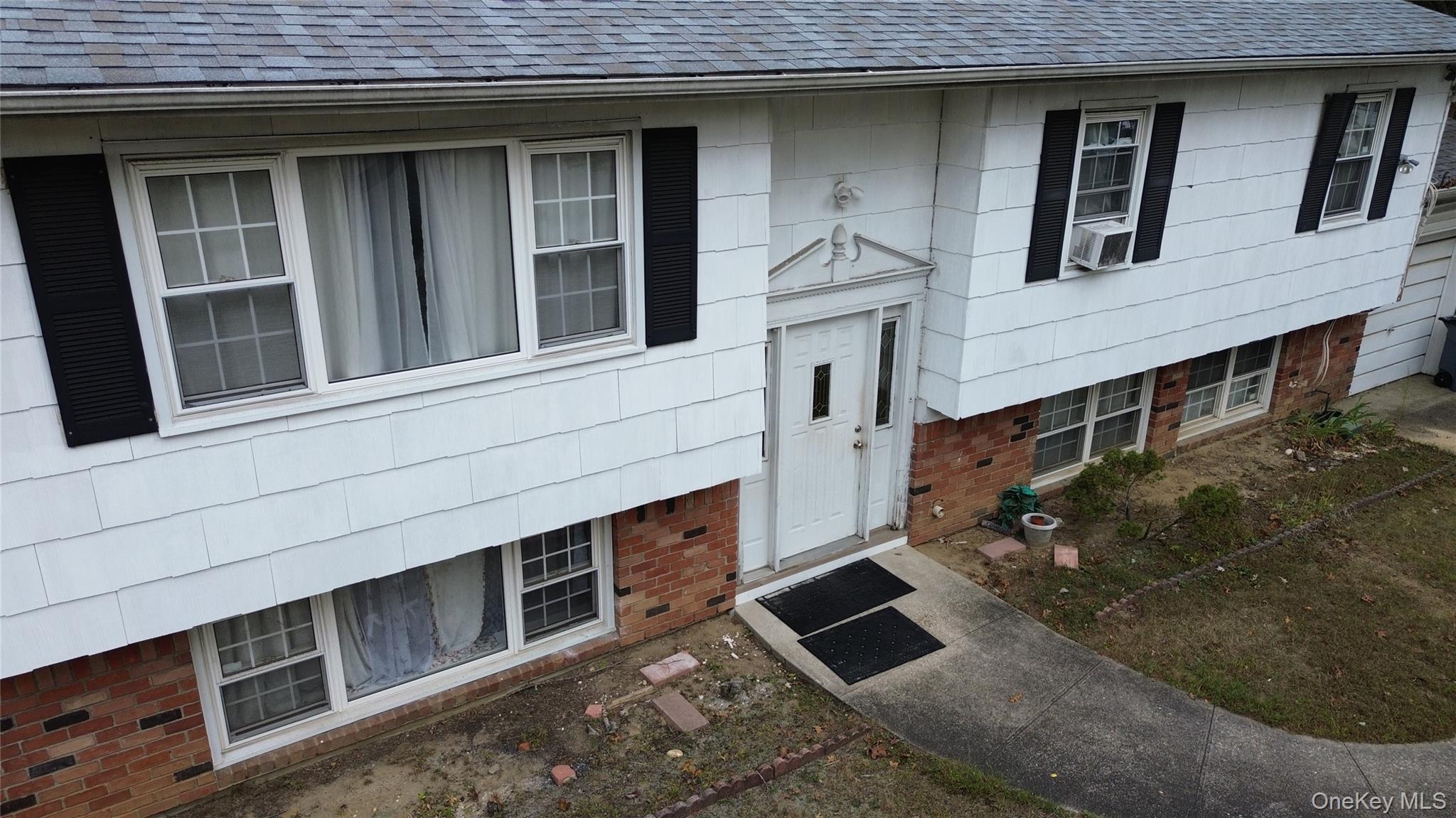 #3 photo, 1 Revlon Court, サフォーク郡 Holtsville , NY 11742