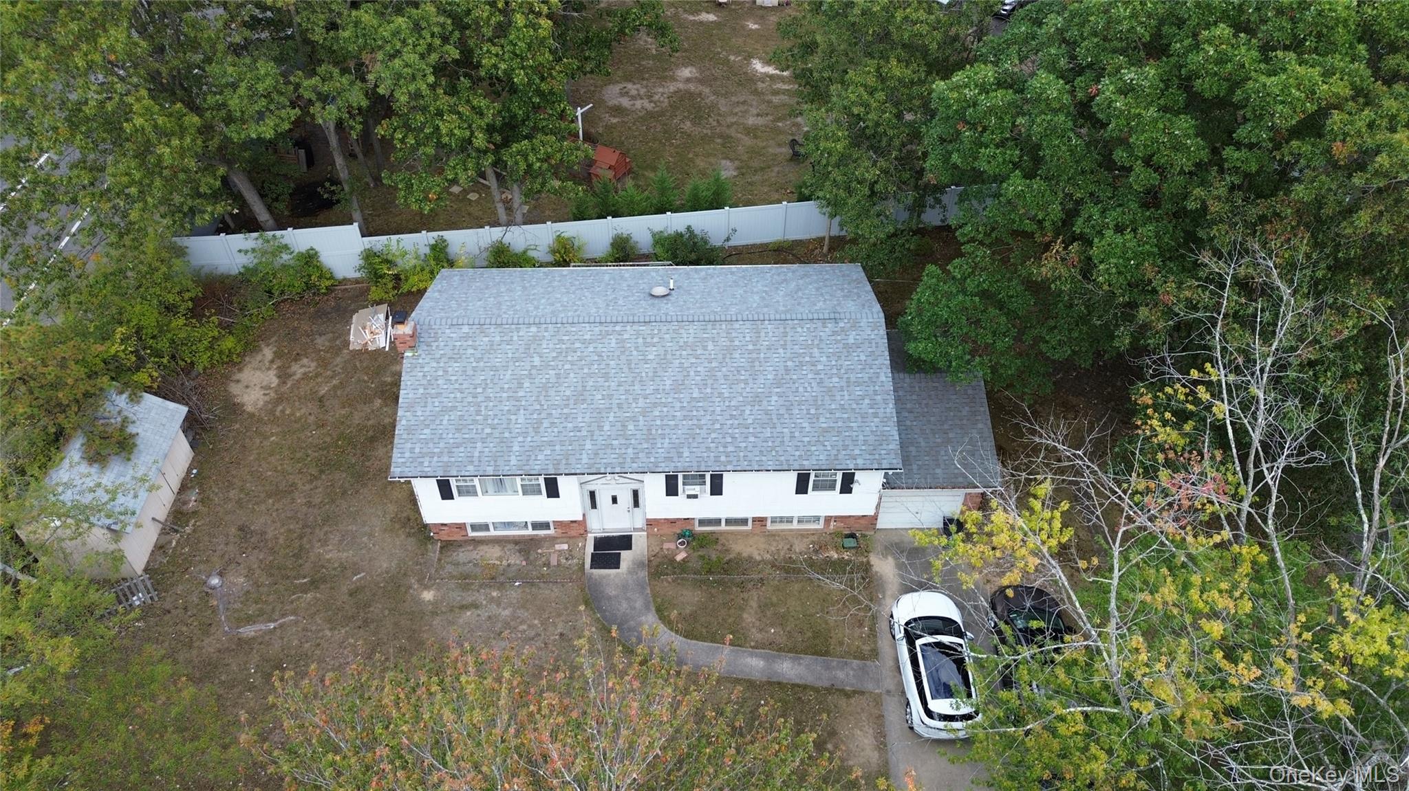 #4 photo, 1 Revlon Court, サフォーク郡 Holtsville , NY 11742