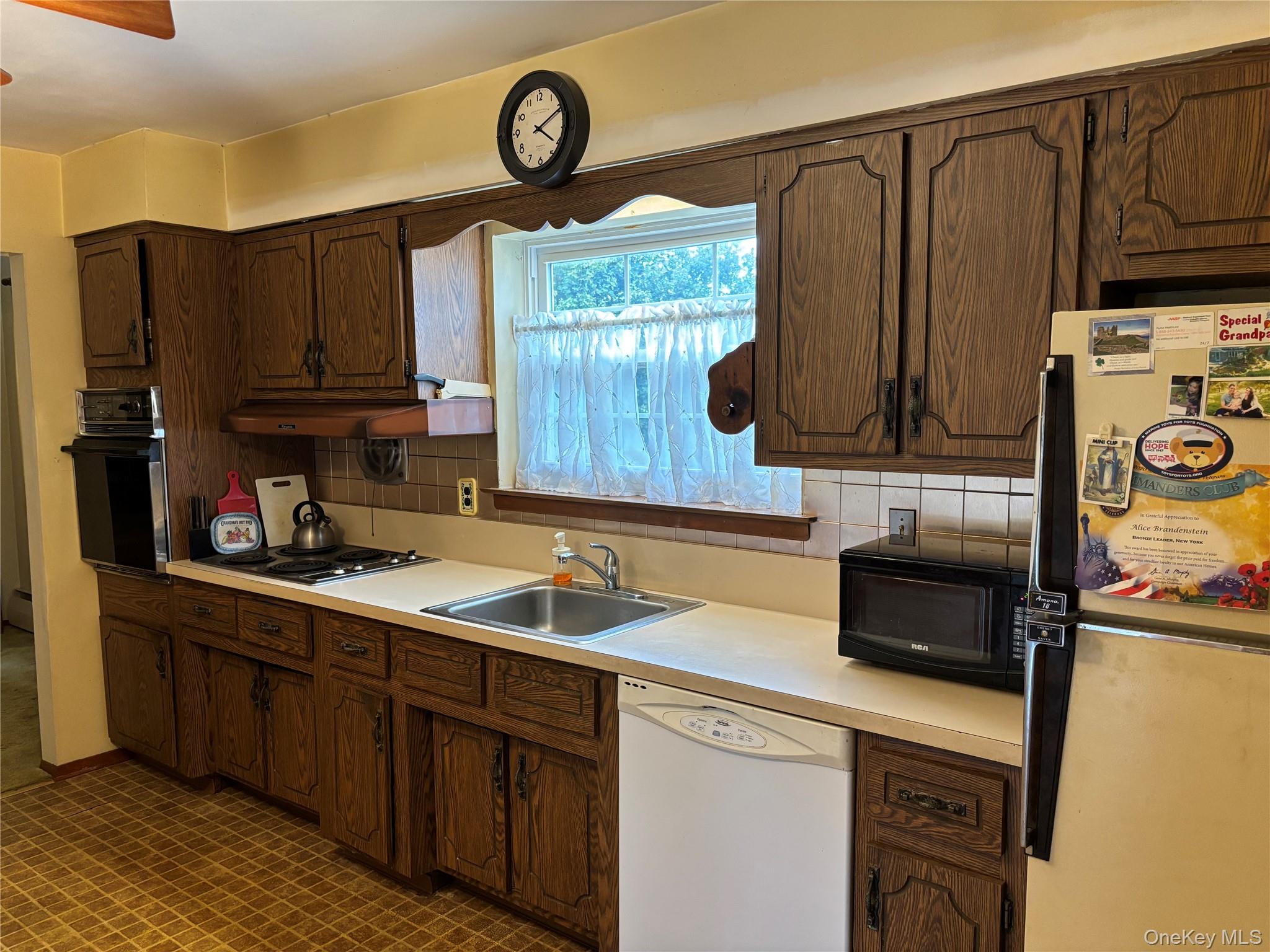 #13 photo, 47 Ridge Road, サフォーク郡 Wyandanch , NY 11798