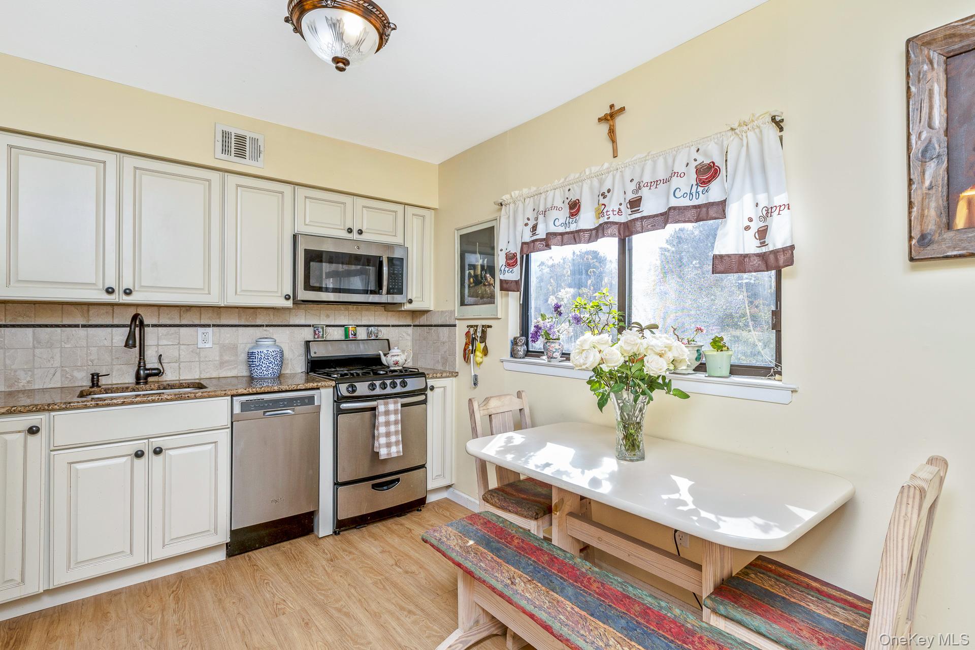 #10 photo, 202 Pointe Circle North, サフォーク郡 Coram , NY 11727