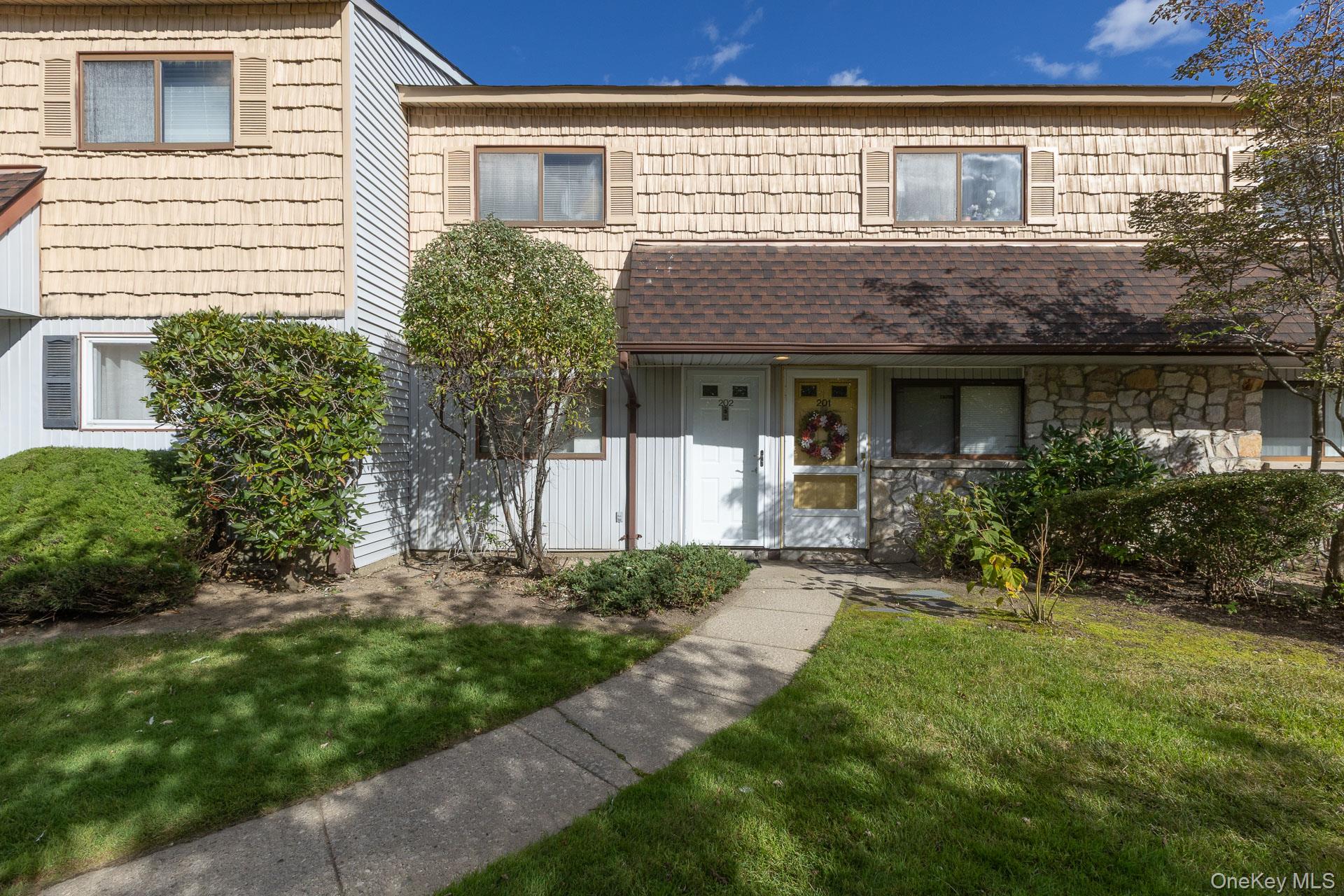 #2 photo, 202 Pointe Circle North, サフォーク郡 Coram , NY 11727