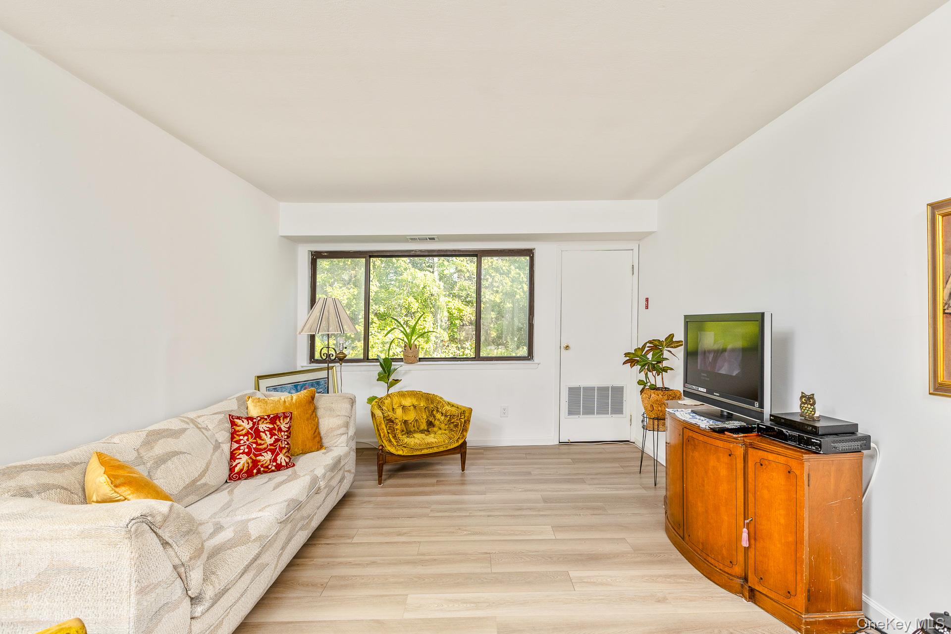 #5 photo, 202 Pointe Circle North, サフォーク郡 Coram , NY 11727