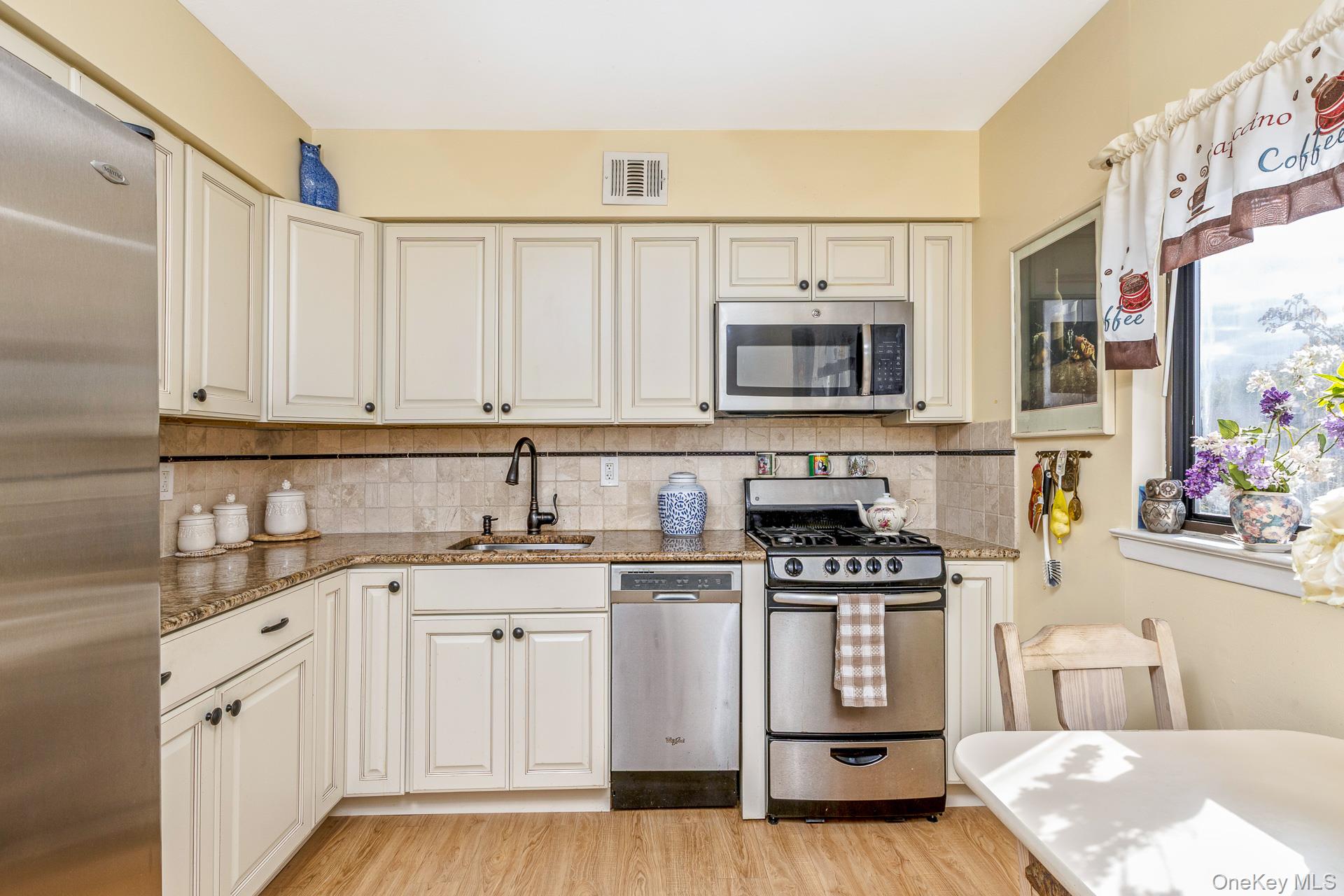 #8 photo, 202 Pointe Circle North, サフォーク郡 Coram , NY 11727