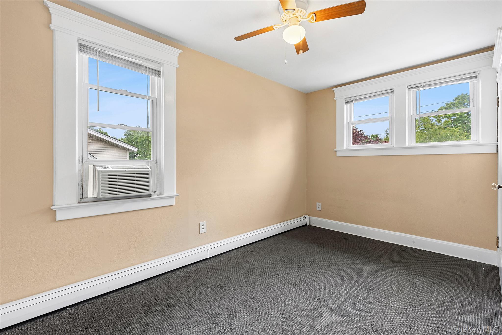 #15 photo, 1018 Roanoke Avenue, サフォーク郡 Riverhead , NY 11901