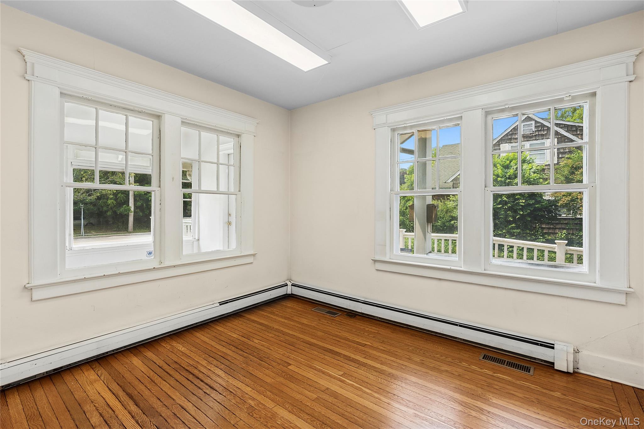 #5 photo, 1018 Roanoke Avenue, サフォーク郡 Riverhead , NY 11901