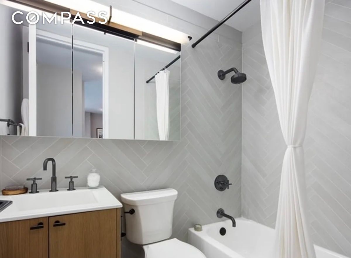 #8 photo, New York City, Hell's Kitchen , NY 10036