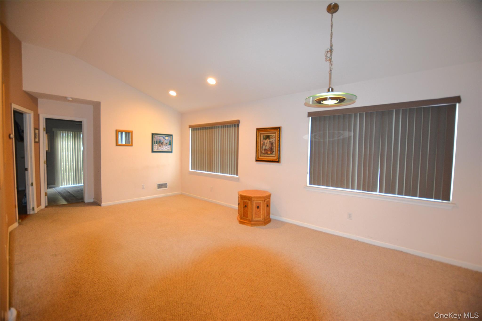 #14 photo, 1 Willow Court, サフォーク郡 Manorville , NY 11949