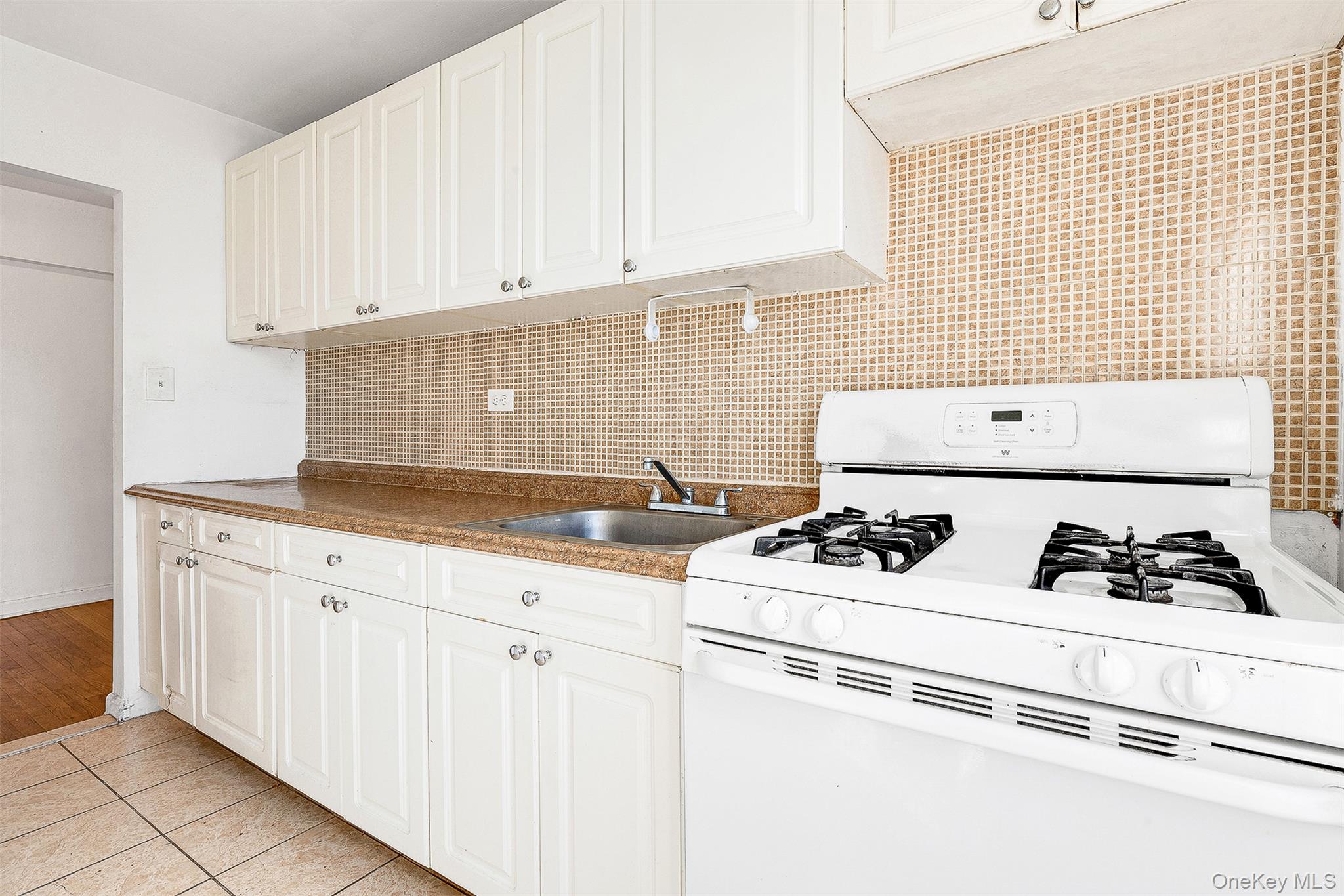 #10 photo, 62-59 108th Street, クイーンズ区 Forest Hills , NY 11375