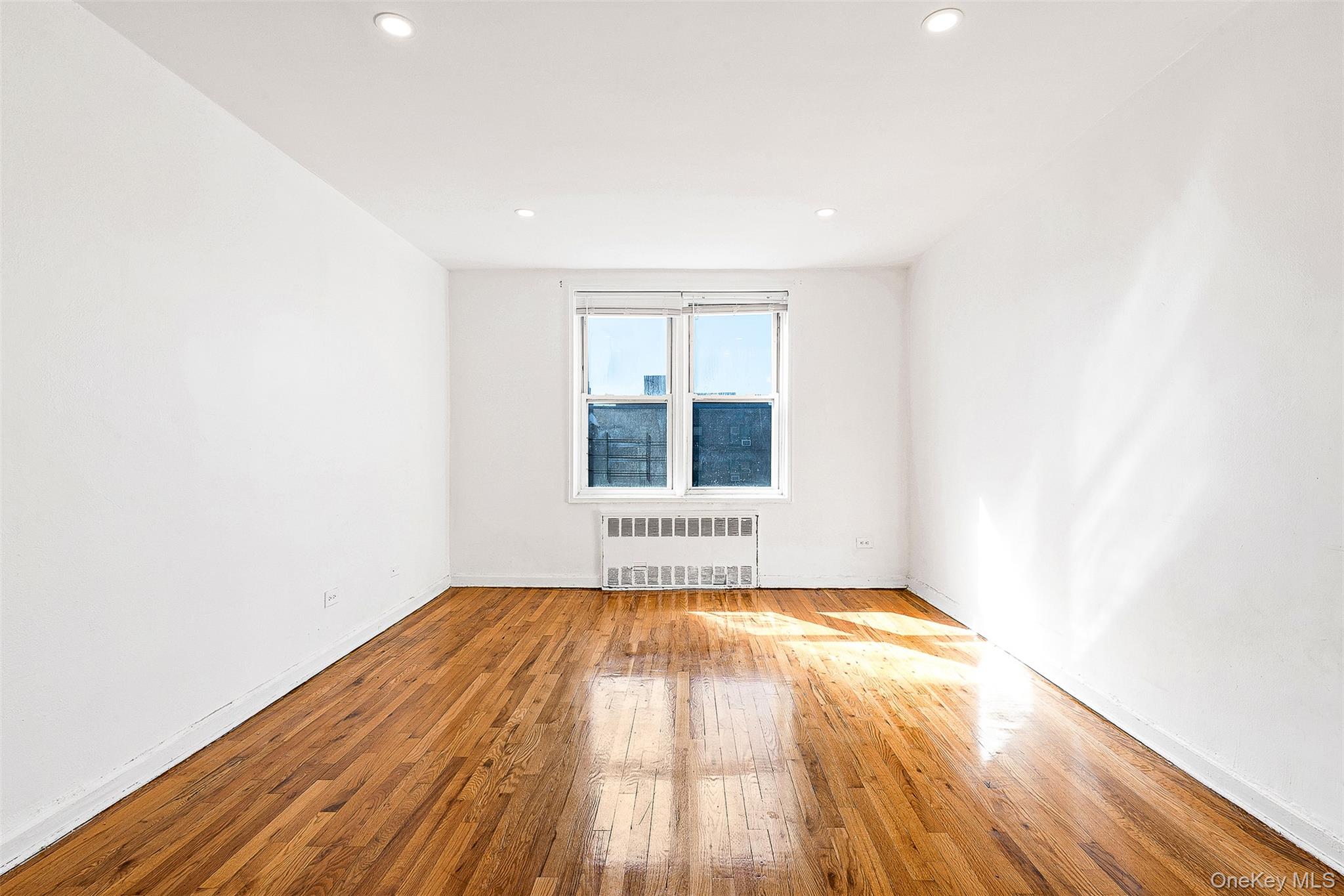 #13 photo, 62-59 108th Street, クイーンズ区 Forest Hills , NY 11375