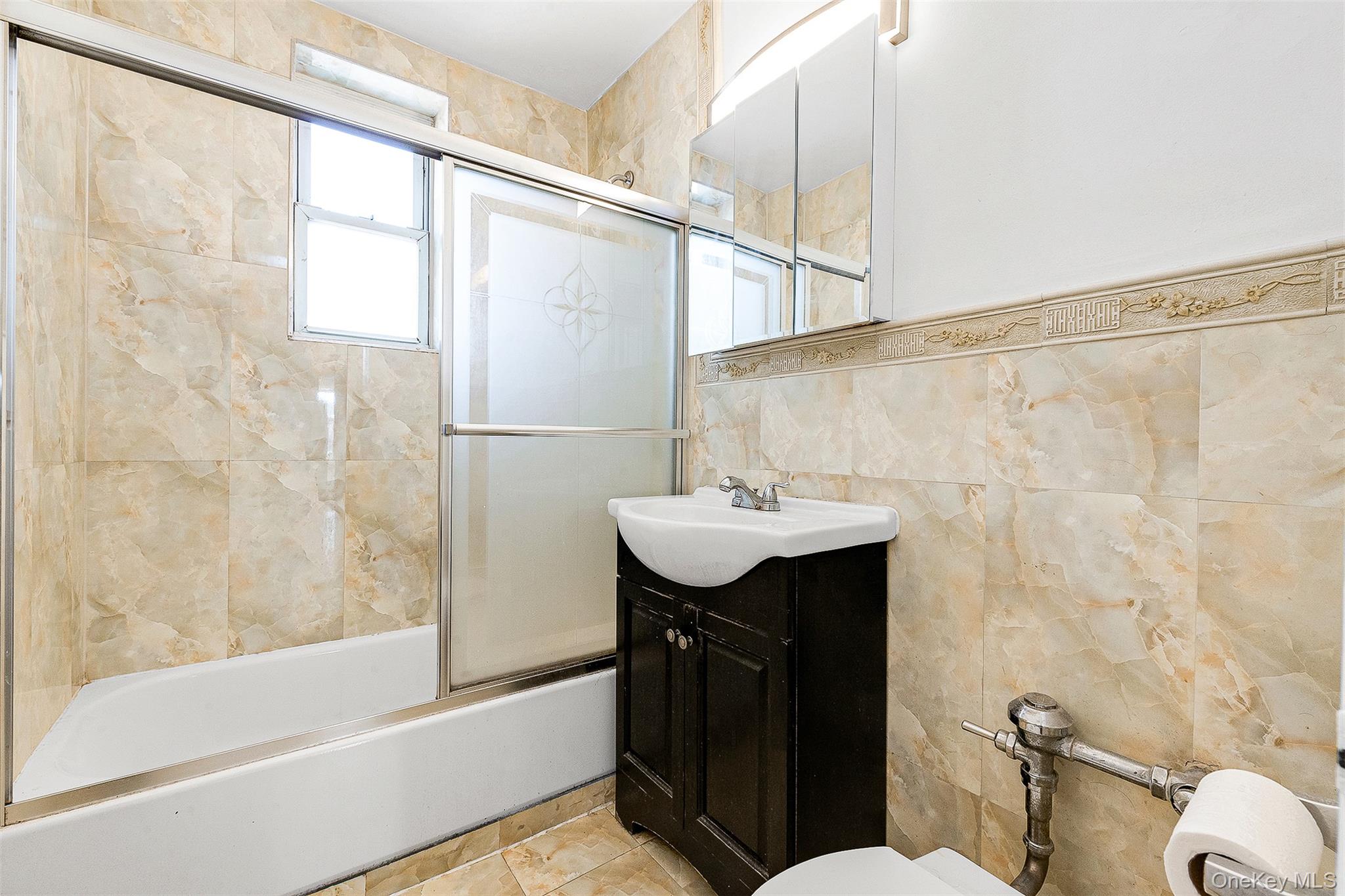 #19 photo, 62-59 108th Street, クイーンズ区 Forest Hills , NY 11375