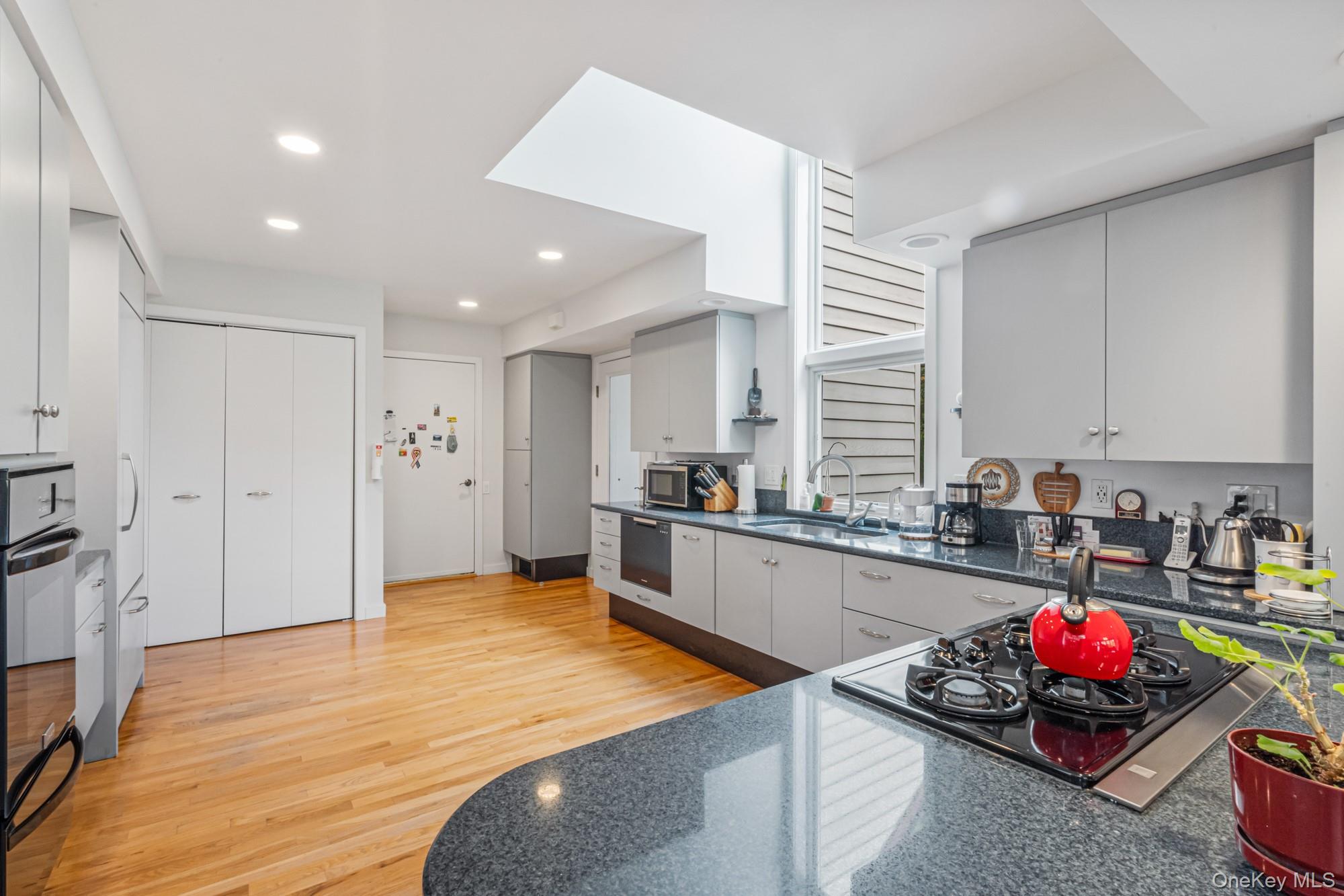 #10 photo, 150 Montauk Highway, サフォーク郡 Westhampton , NY 11977