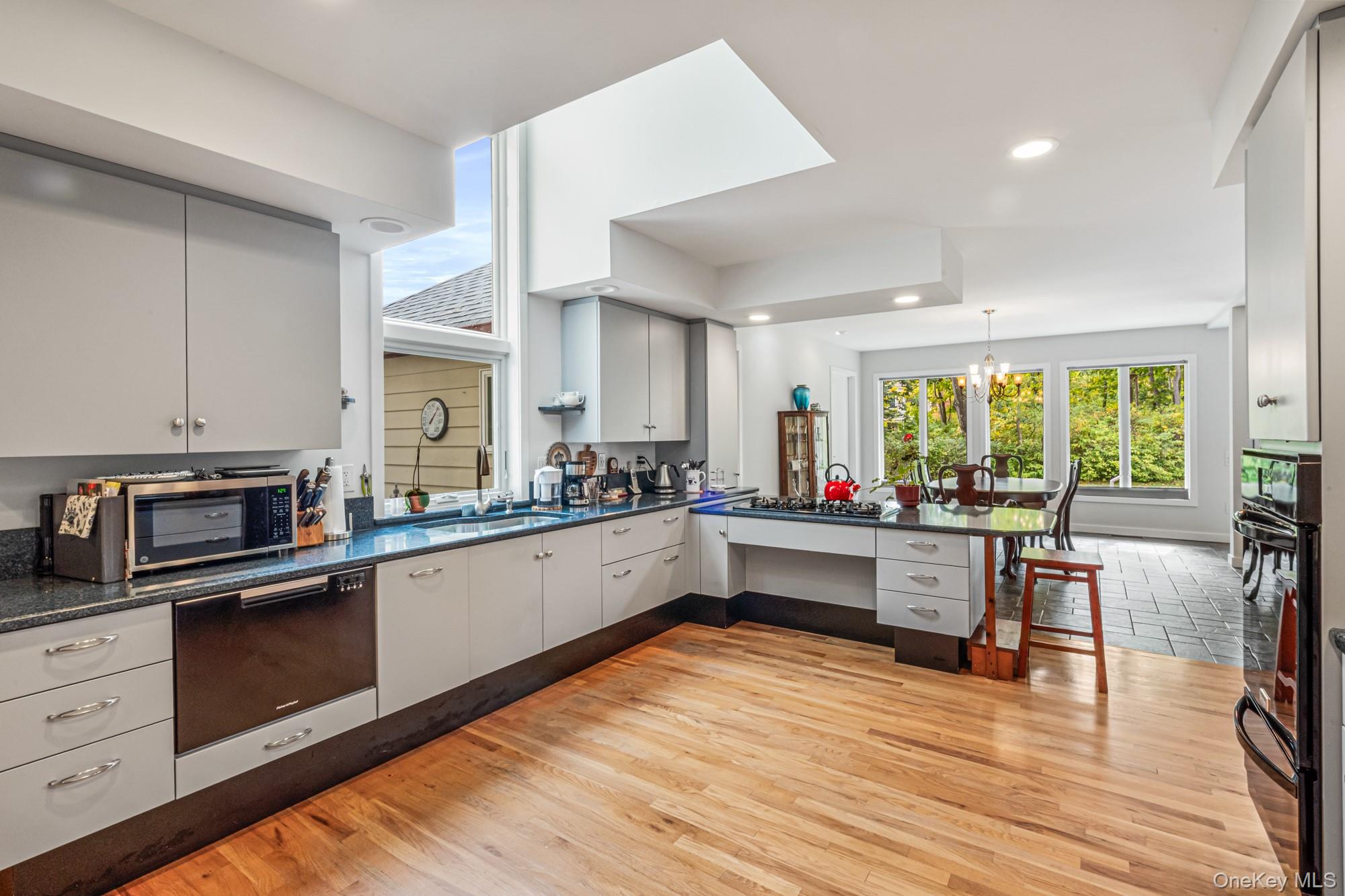 #9 photo, 150 Montauk Highway, サフォーク郡 Westhampton , NY 11977